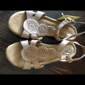 Brand new natural soul sandal